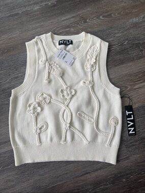 NVLT Cream Floral Cable-Knit Sleeveless Sweater Vest